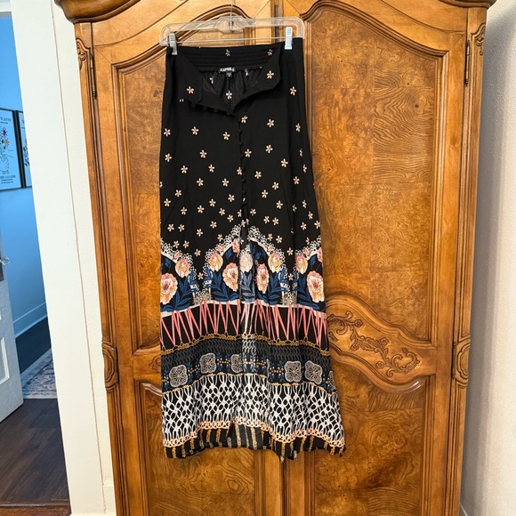 Express Dresses & Skirts - Express Black Floral Maxi Skirt with‎ front slit. Super cute!!🥰